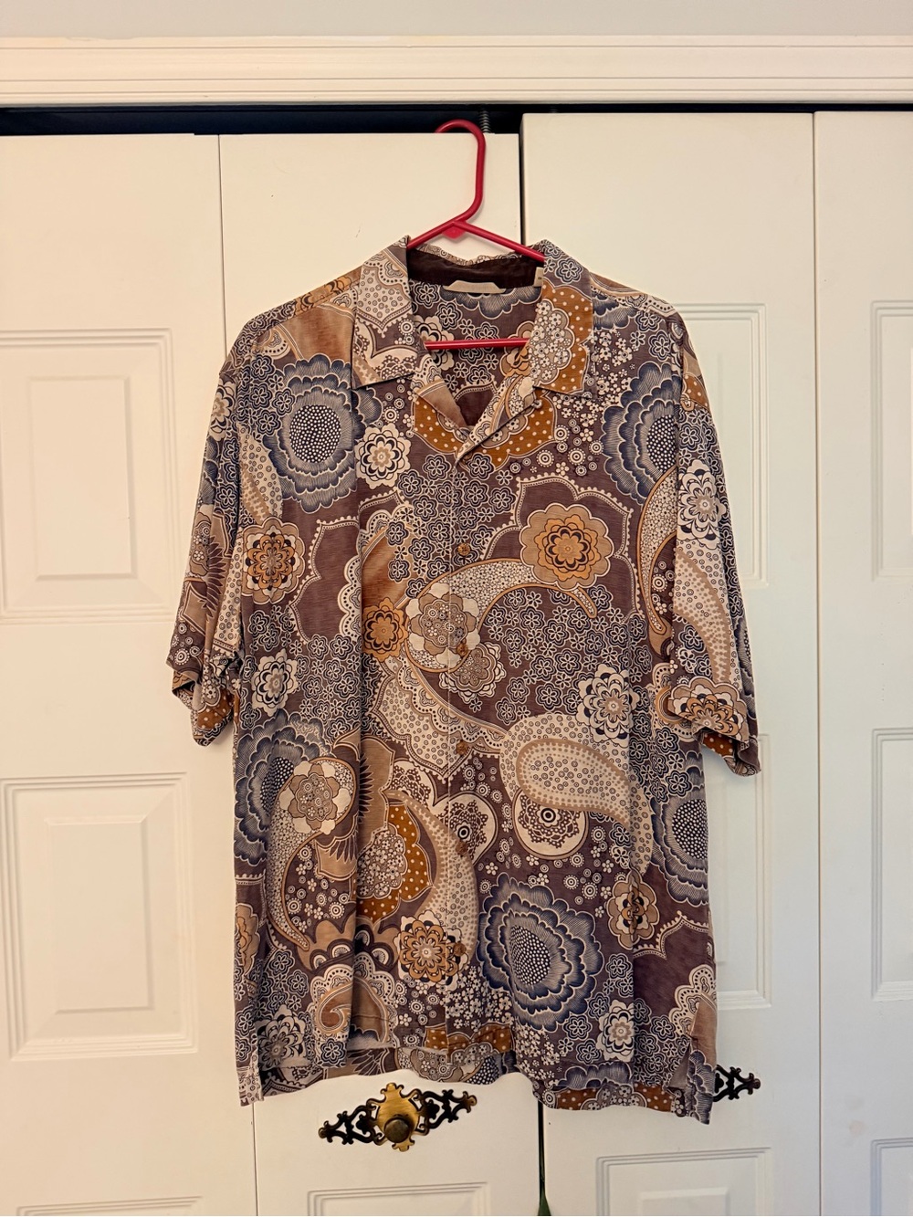 Men's Short-Sleeve Button-Up Shirt in Brown Paisley